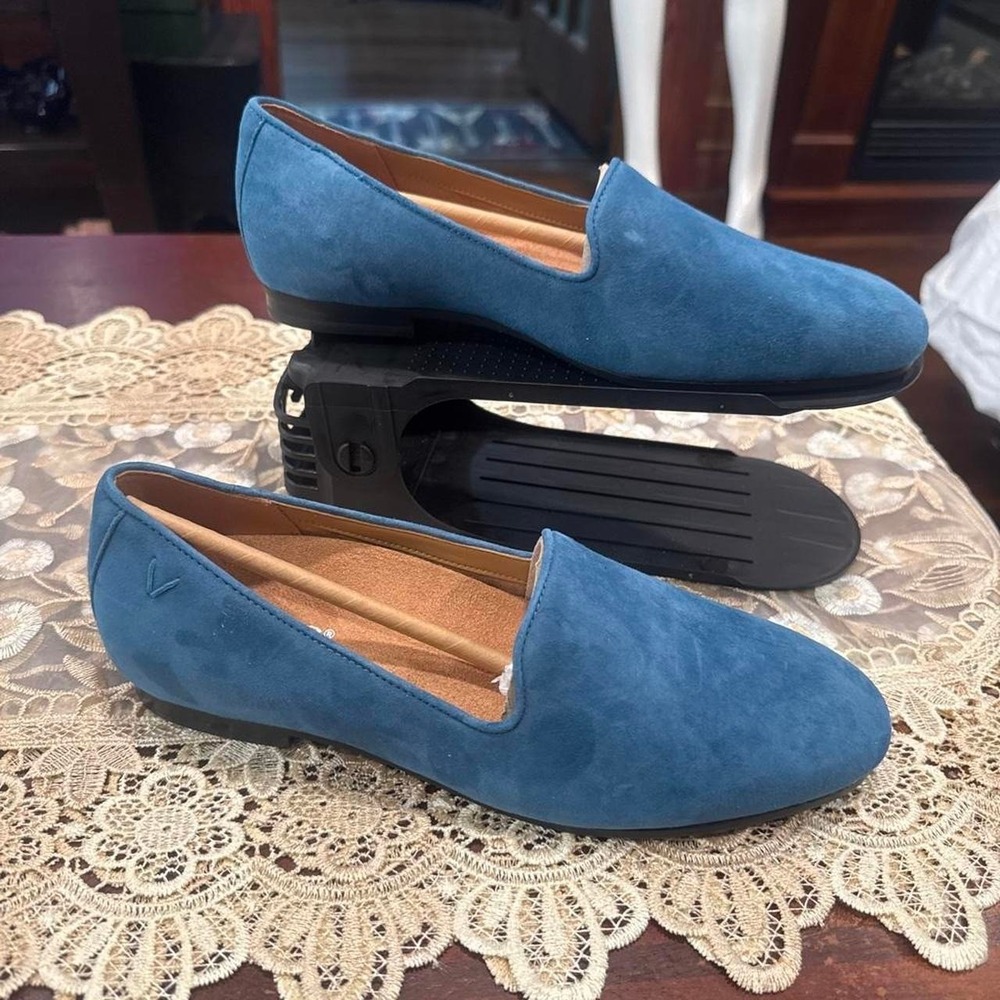 Vionic Willa II Woman's Leather Flats in Dark Teal / Ocean‎ Pacific Blue Suede - Picture 2 of 7